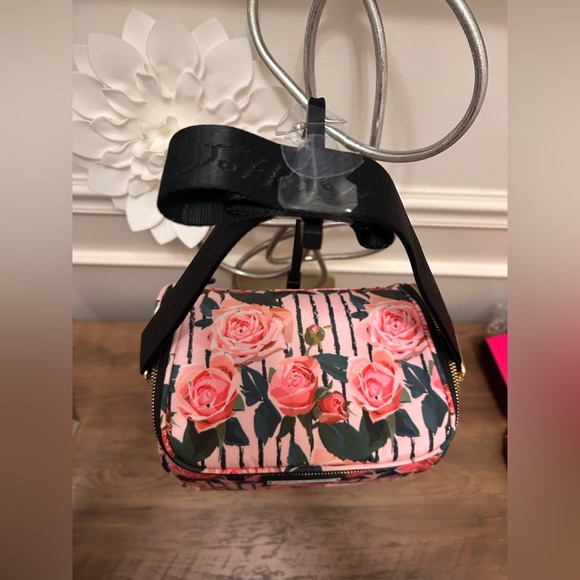 Betsey Johnson Floral Insulated Lunch Tote - Picture 5 of 9